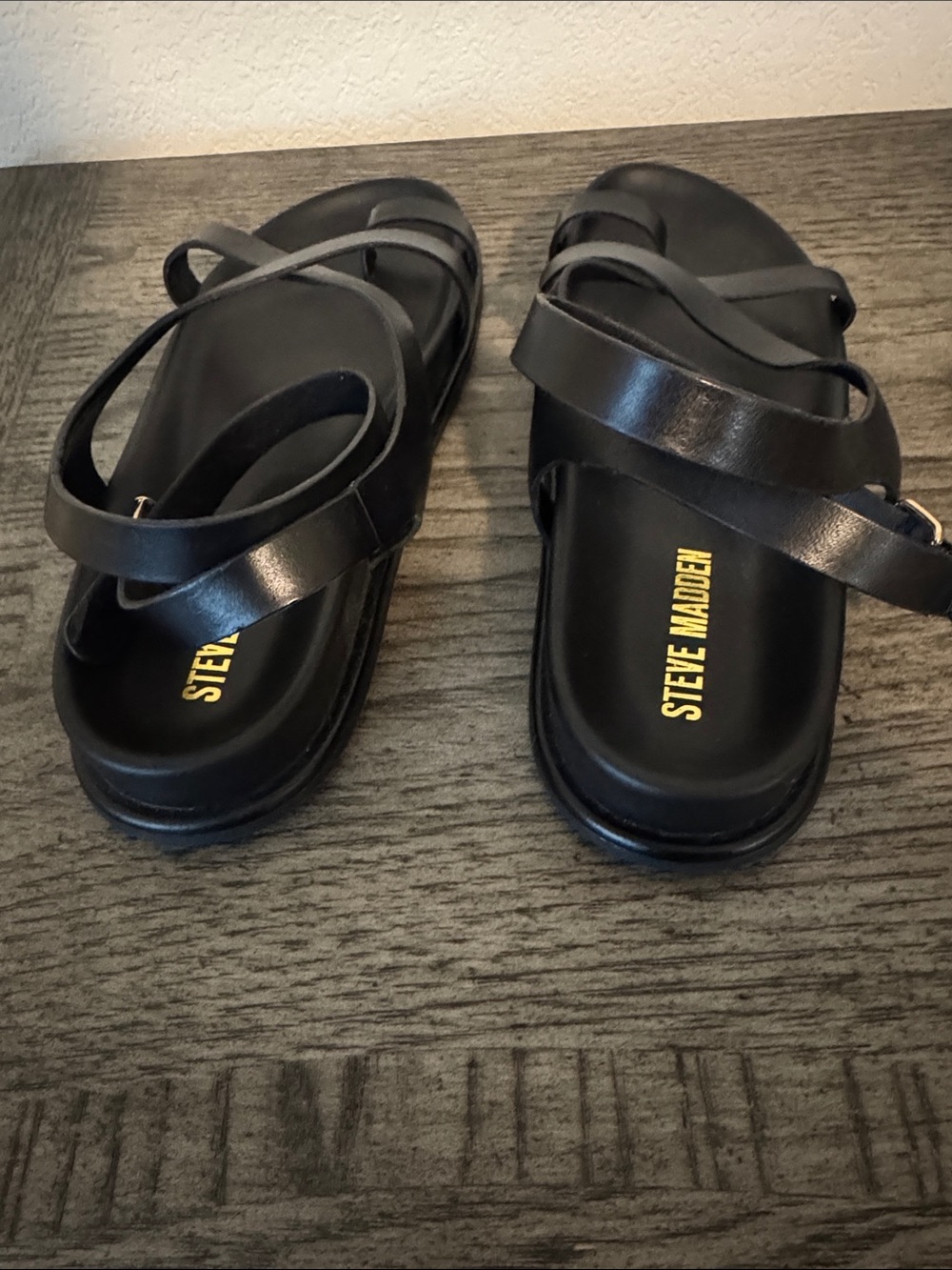 Steve Madden Black Crisscross Toe-Loop Sandals NWOT - Picture 4 of 4